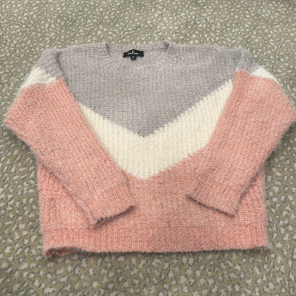 Super soft and fuzzy women’s chevron print knit sweater, size medium